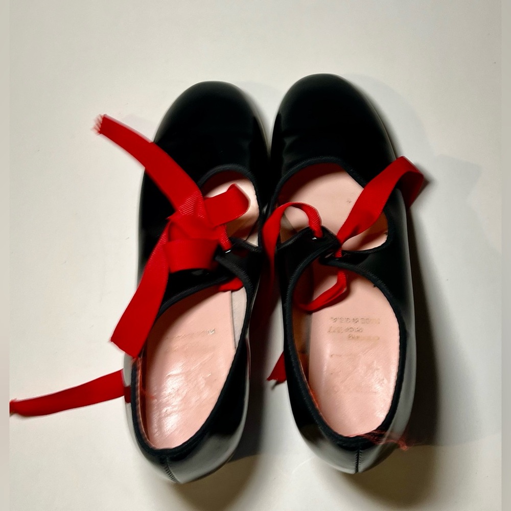 Capezio Dance Tap Shoes Pantent Leather Black, size 2 1/2